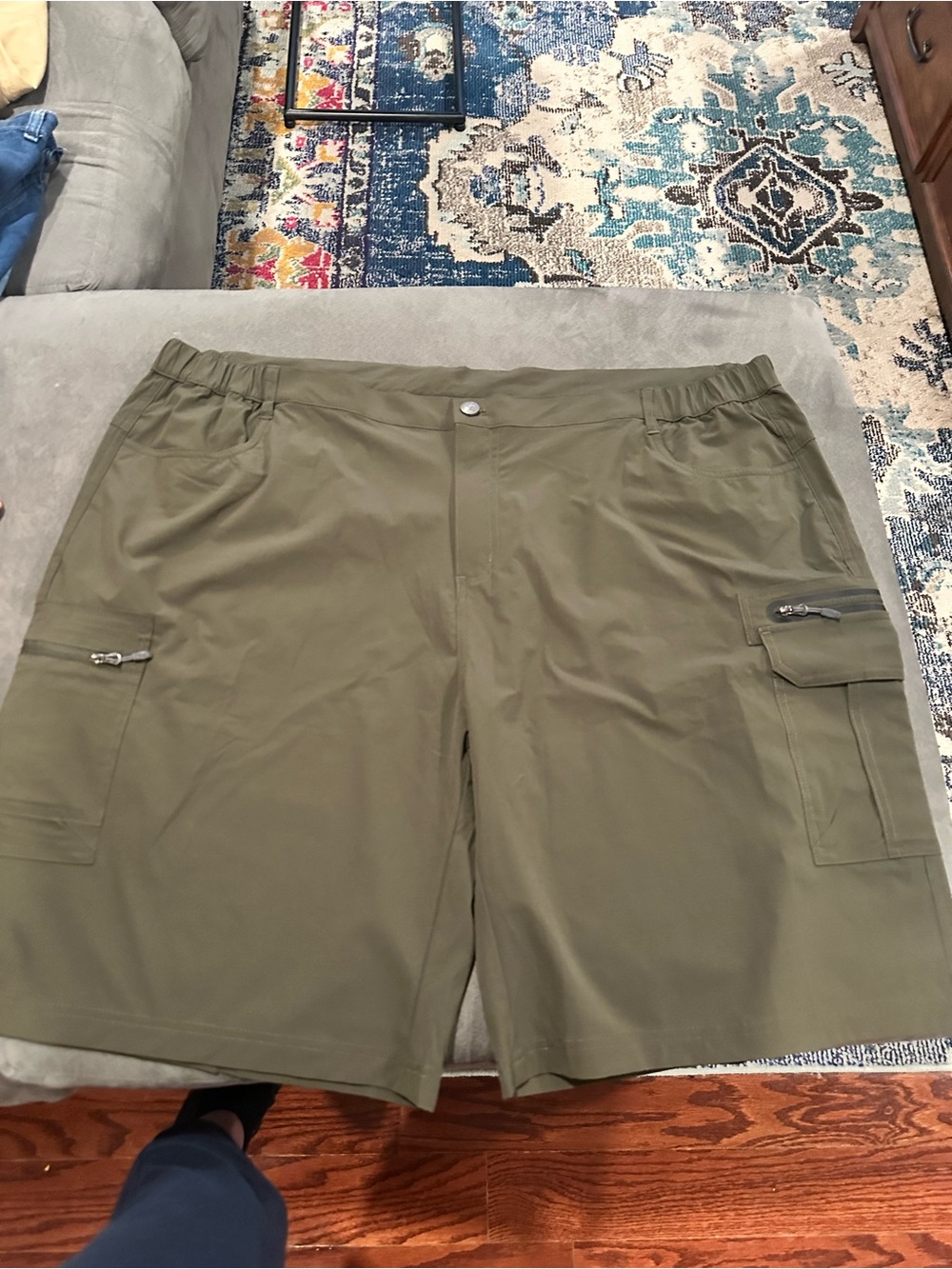 Men's Olive Utility Cargo Shorts with Zip Pockets